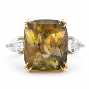 Vintage-inspired brown sapphire and diamond three-stone cocktail ring in yellow gold