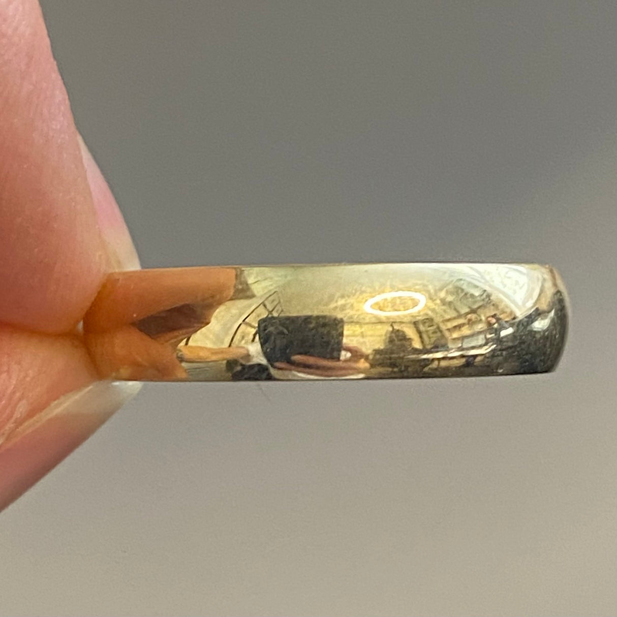 18ct yellow gold wedding band