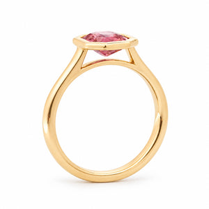 Open profile of the sapphire solitaire, revealing its elevated gallery and smoothly curved yellow gold band.