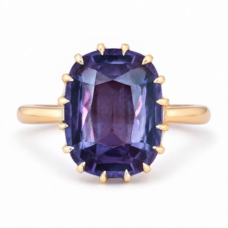 Antique Edwardian synthetic colour change sapphire solitaire ring in yellow gold, featuring a large rectangular cushion-cut purple sapphire.