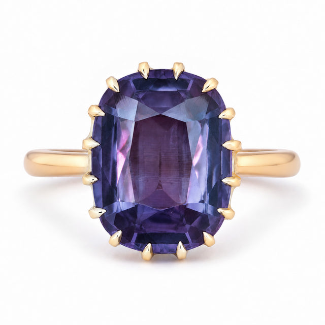 Antique Edwardian synthetic colour change sapphire solitaire ring in yellow gold, featuring a large rectangular cushion-cut purple sapphire.
