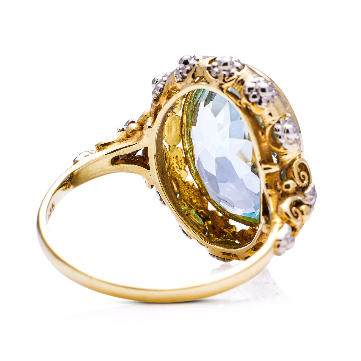 Antique, sea-green aquamarine ring 14ct yellow gold, intricate mount