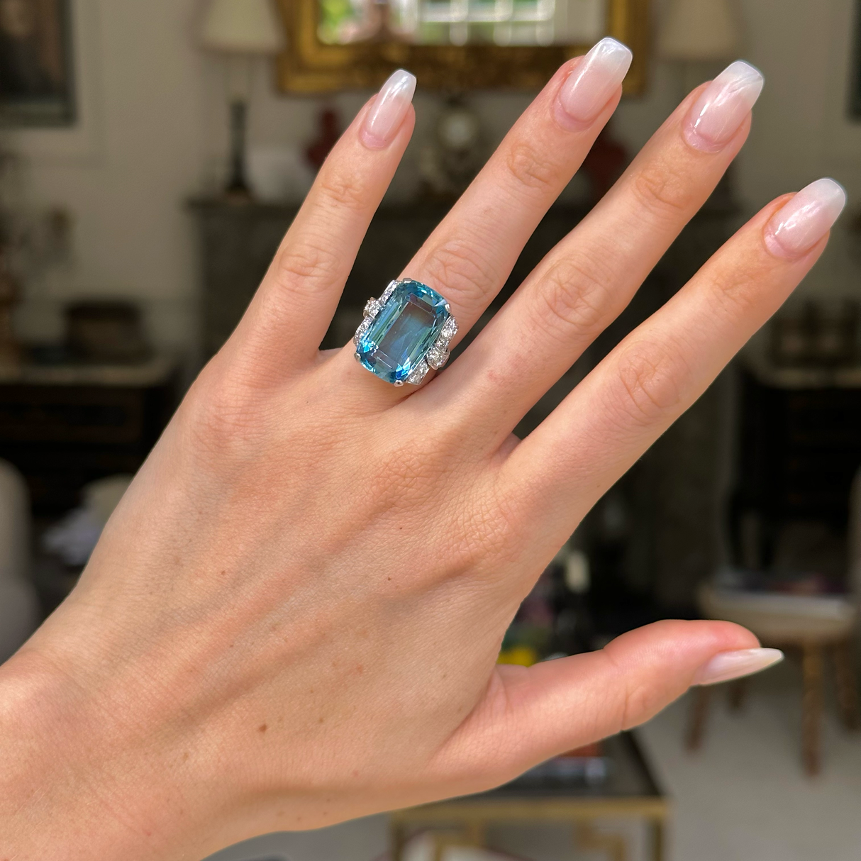 Art Deco, 1920s, 9.5ct aquamarine & diamond ring, platinum