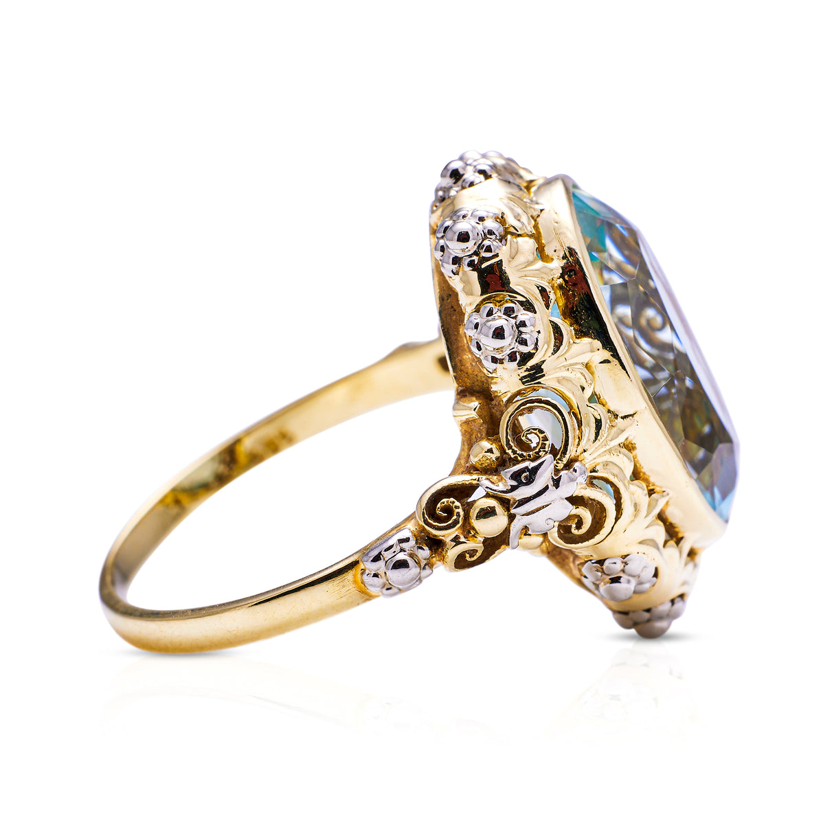 Antique, Sea-Green Aquamarine Ring 14ct Yellow Gold, Intricate mount