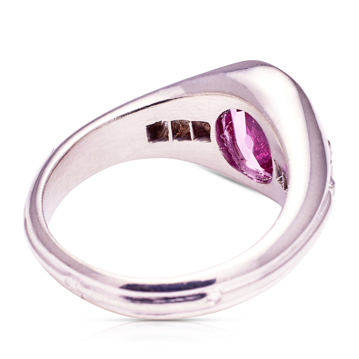 Art Deco vintage pink sapphire and diamond ring, top view. 