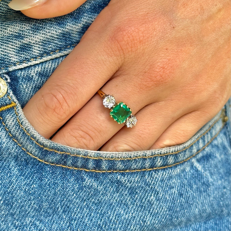 Victorian, emerald & diamond three-stone ring, 18ct yellow gold