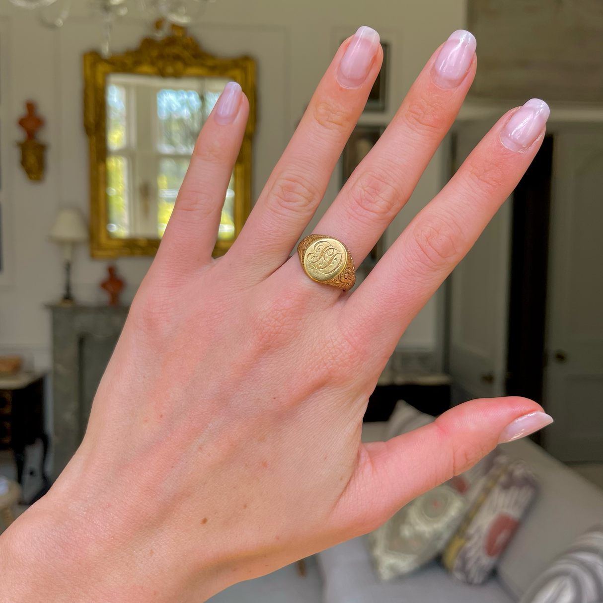 18ct gold hot sale signet ring womens