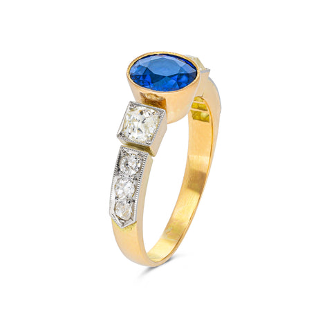 Art Deco sapphire and diamond engagement ring, side view. 