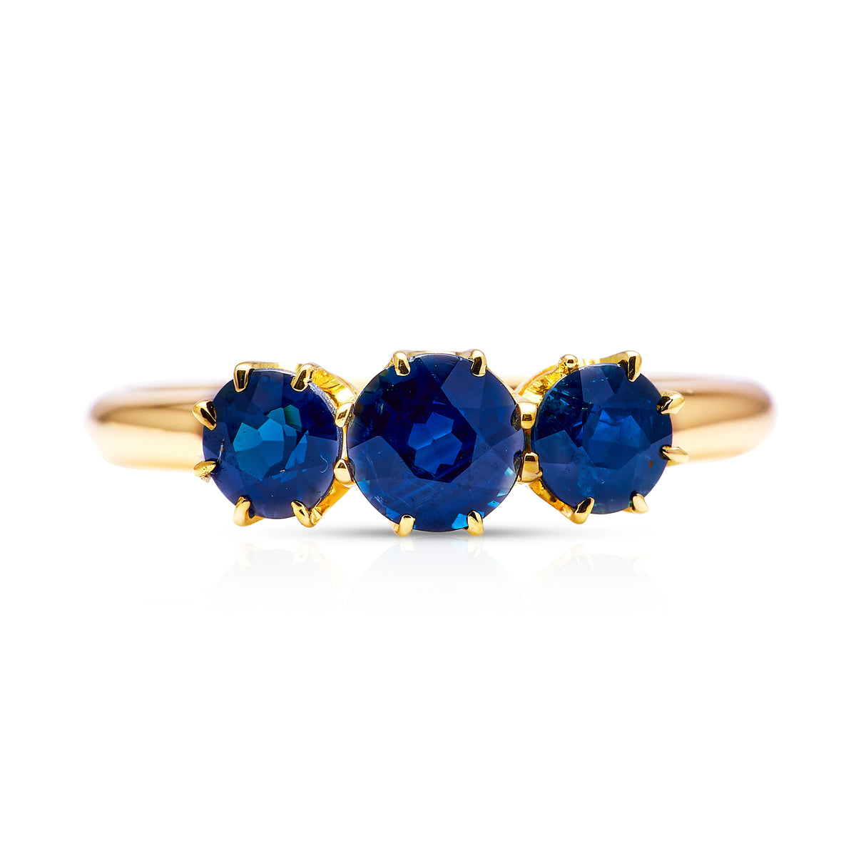 Antique, Edwardian sapphire three-stone ring, 18ct yellow gold