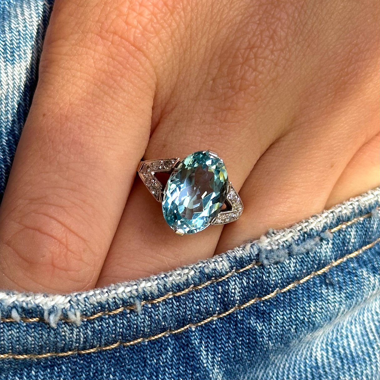 Oval aquamarine 2025 engagement ring