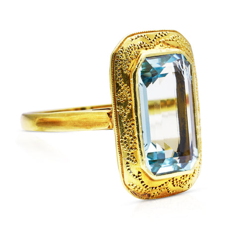 Art Deco, emerald-cut aquamarine ring, 14ct yellow gold