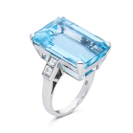 vintage aquamarine and diamond cocktail ring, side view.