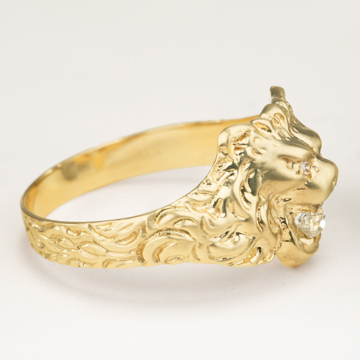 Vintage 1950s old-cut diamond lion’s head ring with diamond-set eyes placed side ways to display fine details of the lion