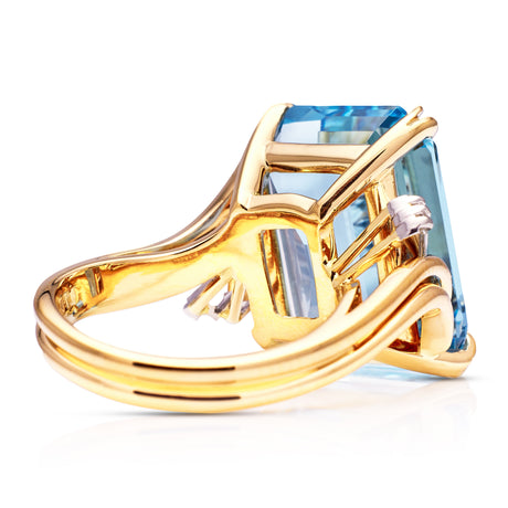 Vintage aquamarine ring, rear view. 