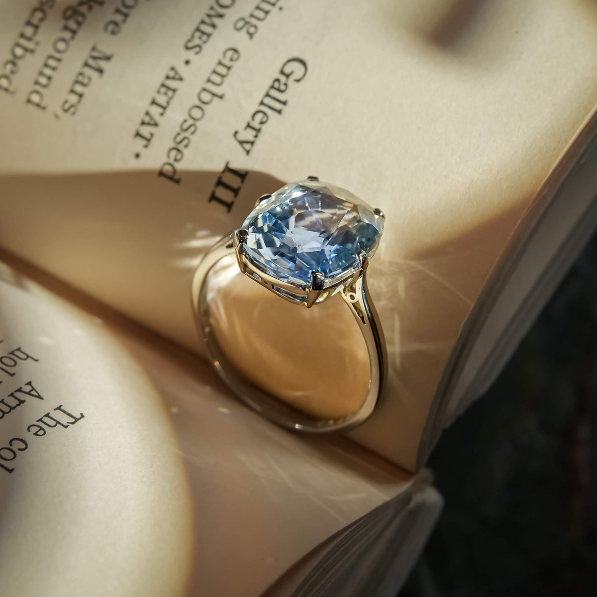 Antique 1920s sapphire solitaire ring with cushion cut blue gemstone