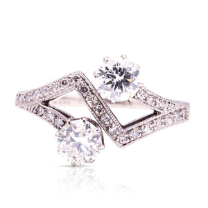 Antique, Art Deco toi et moi diamond engagement ring