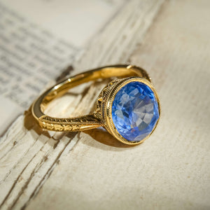 Cornflower blue Ceylon sapphire solitaire ring with round blue gemstone in gold setting