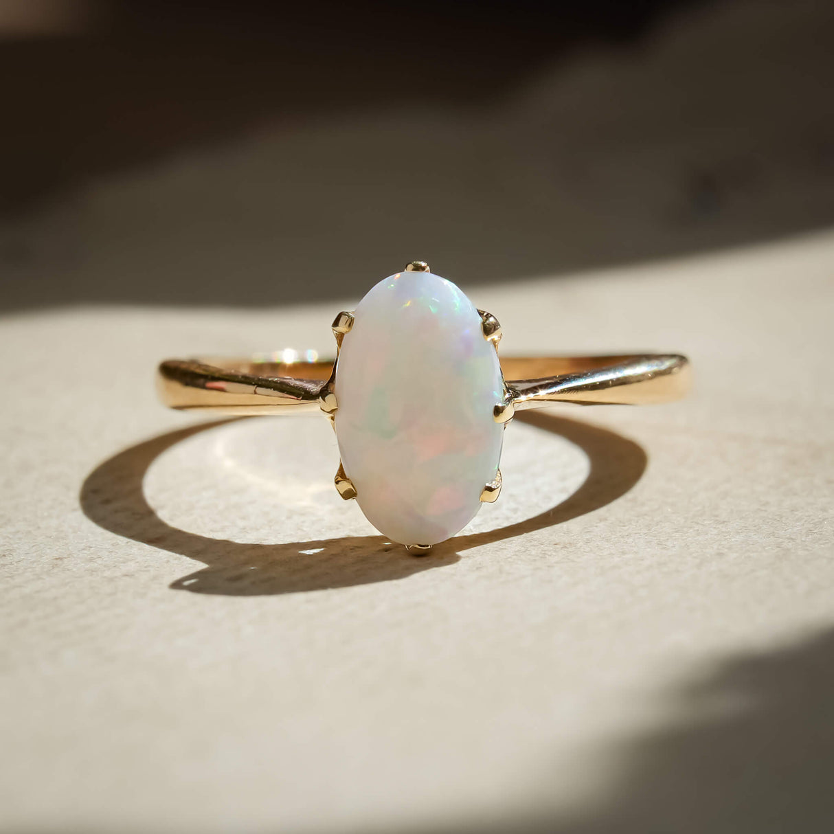 Precious opal solitaire ring from the 1990s in gold band