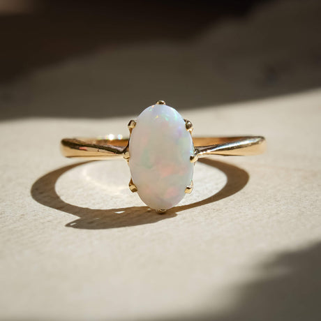 Precious opal solitaire ring from the 1990s in gold band