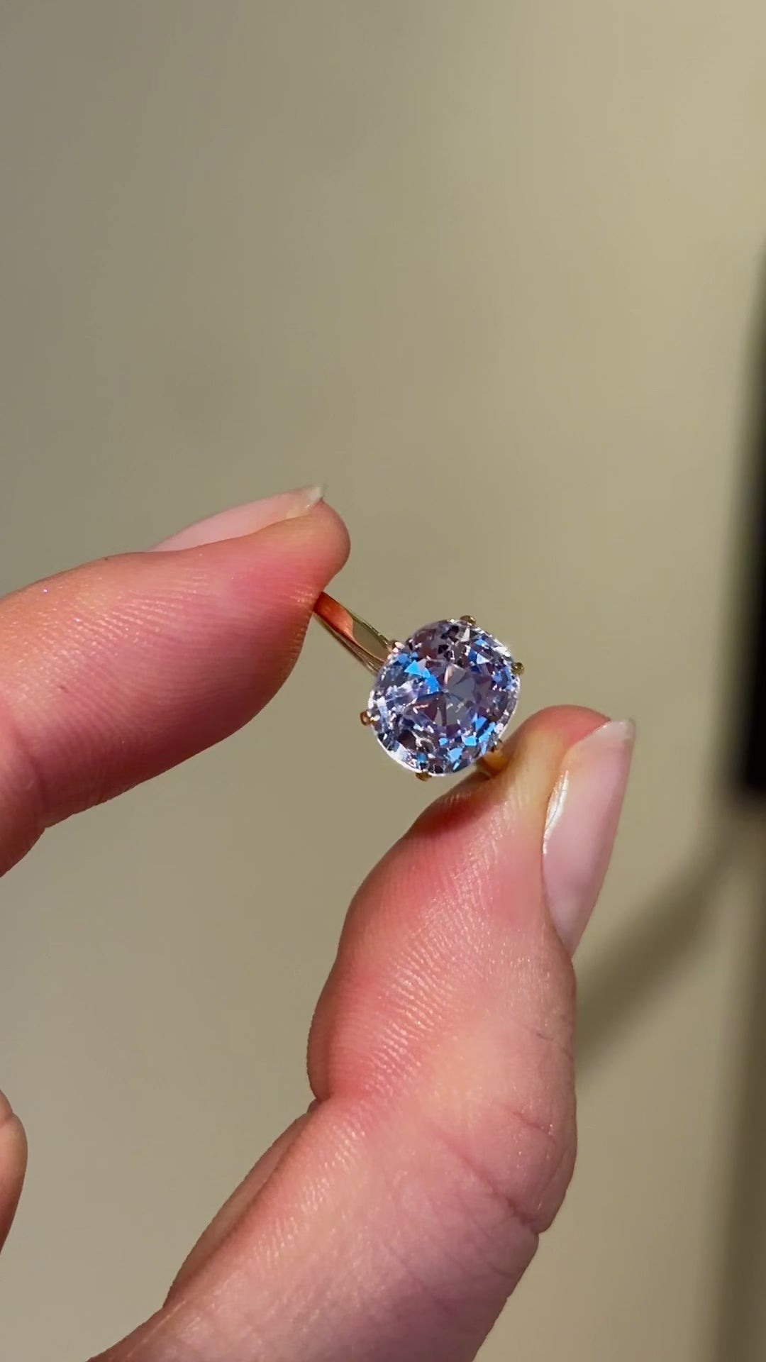 Antique, single-stone lilac sapphire ring 14ct yellow gold