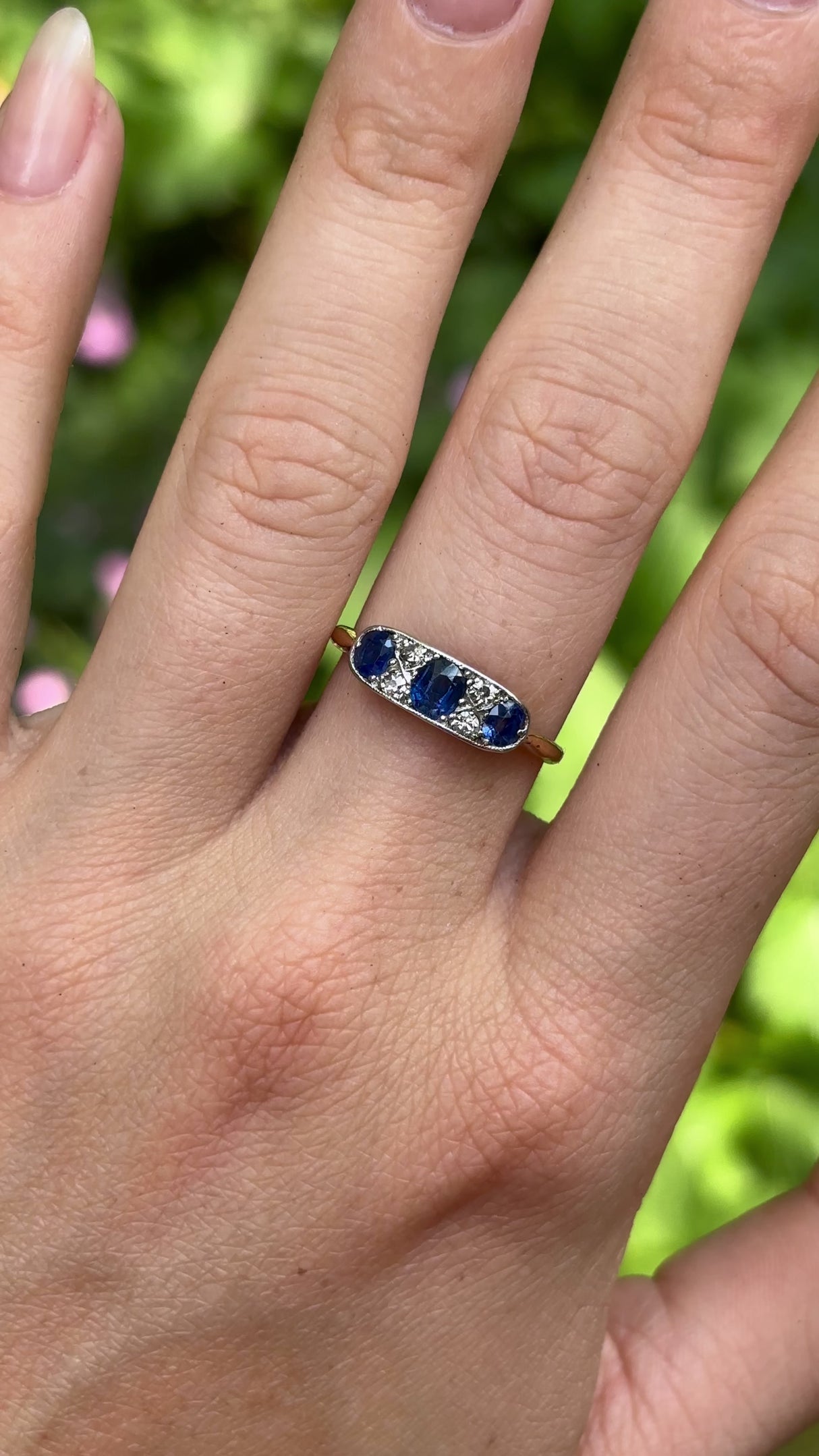 Vintage, Art Deco sapphire three-stone ring, 18ct yellow gold & platinum