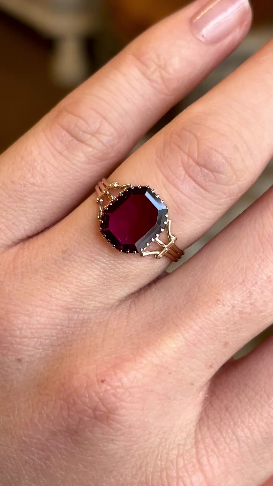 Antique, Victorian single stone garnet ring
