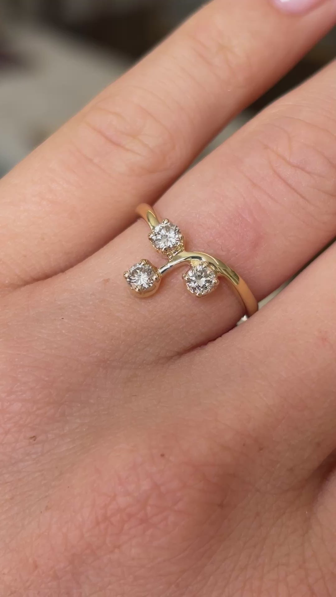 Vintage, 1990s three-stone diamond ring