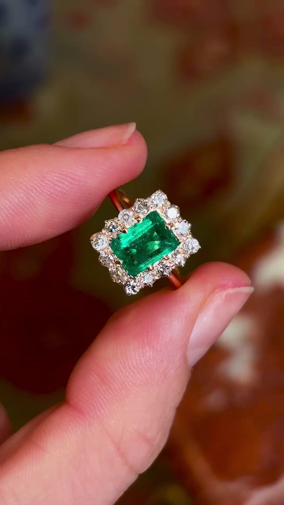 Vintage, 1940s emerald & diamond cluster ring