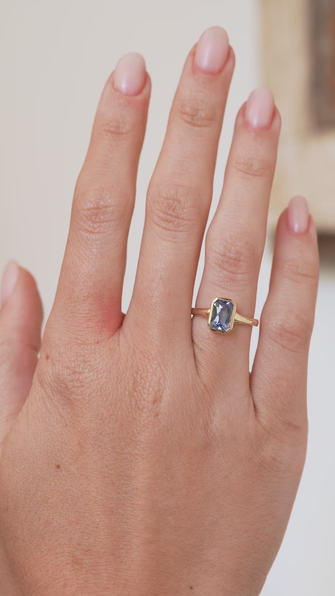Video showcasing the sky-blue sapphire ring on the hand as light travels across the stone’s crisp facets.