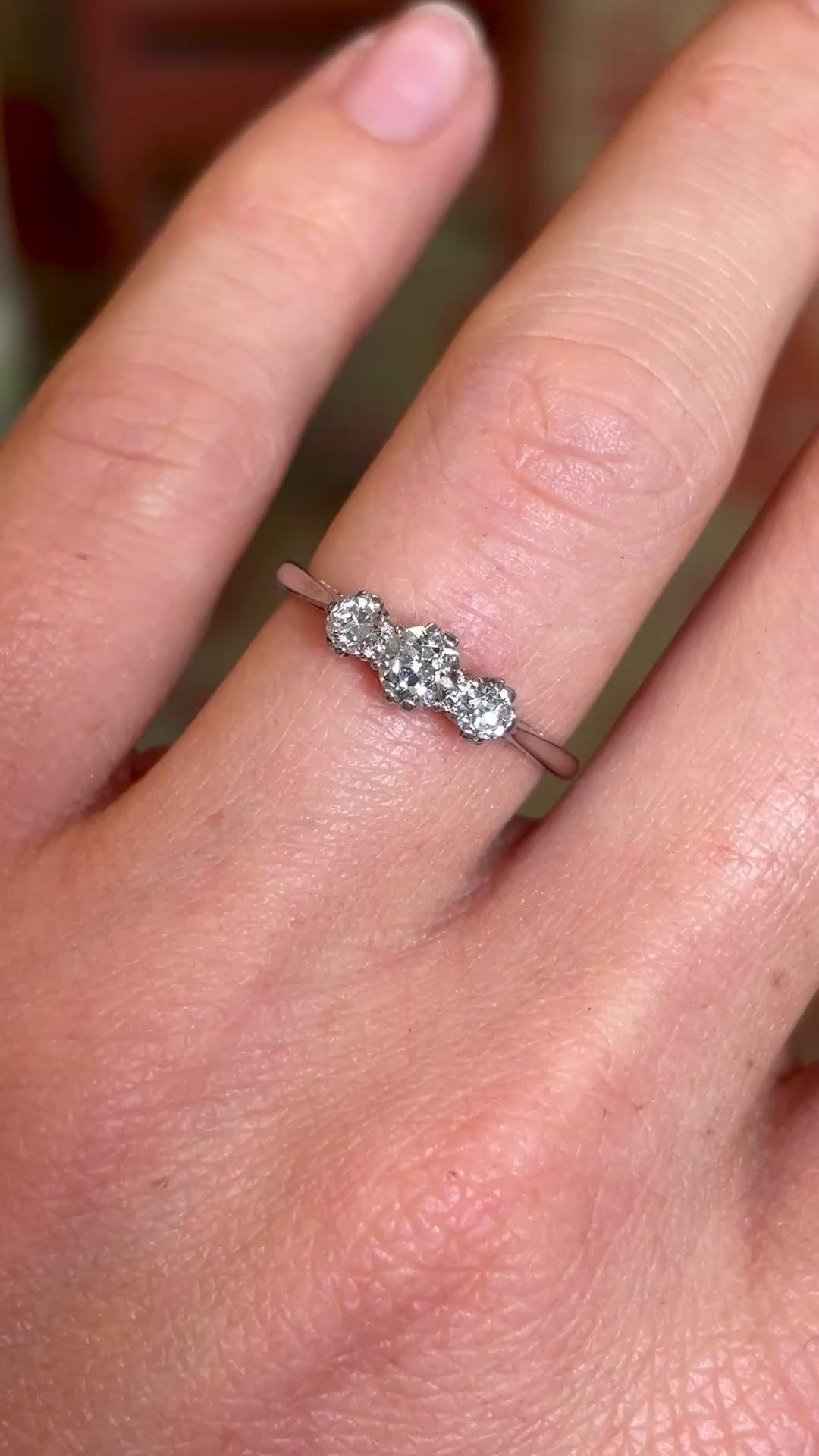 Vintage, 1930s three-stone diamond ring