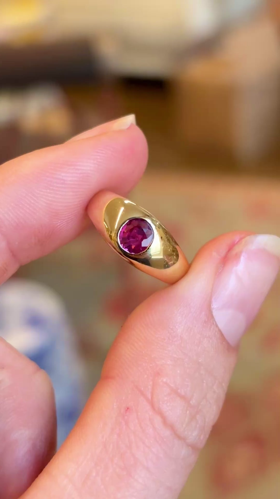 Vintage, 1930s oval-cut ruby signet ring