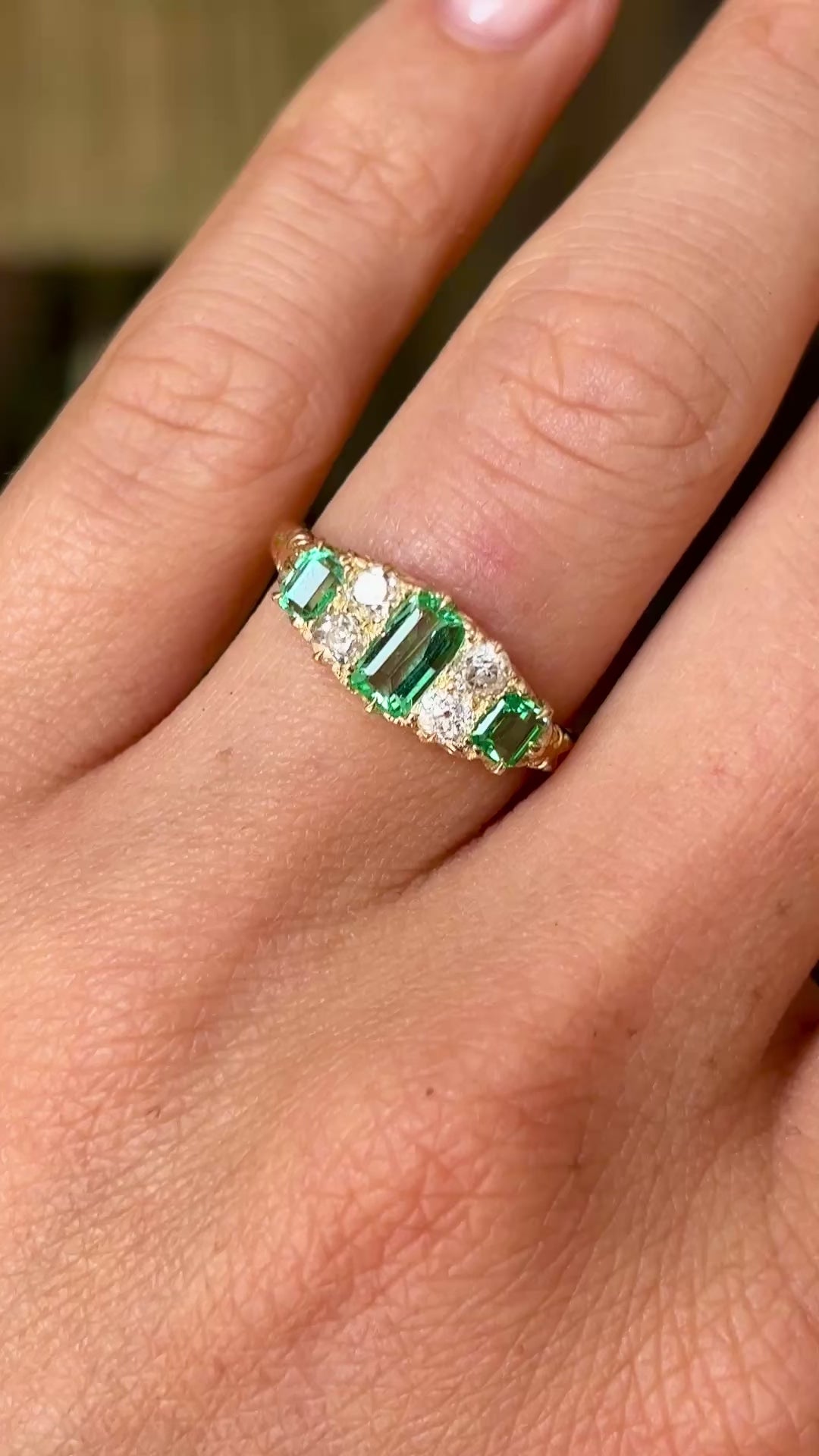 Antique, Edwardian emerald & diamond ring