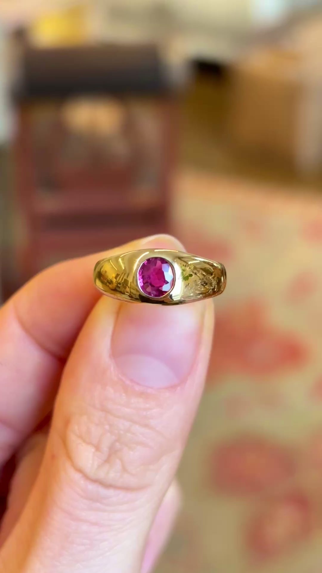 Vintage, 1930s oval-cut ruby signet ring