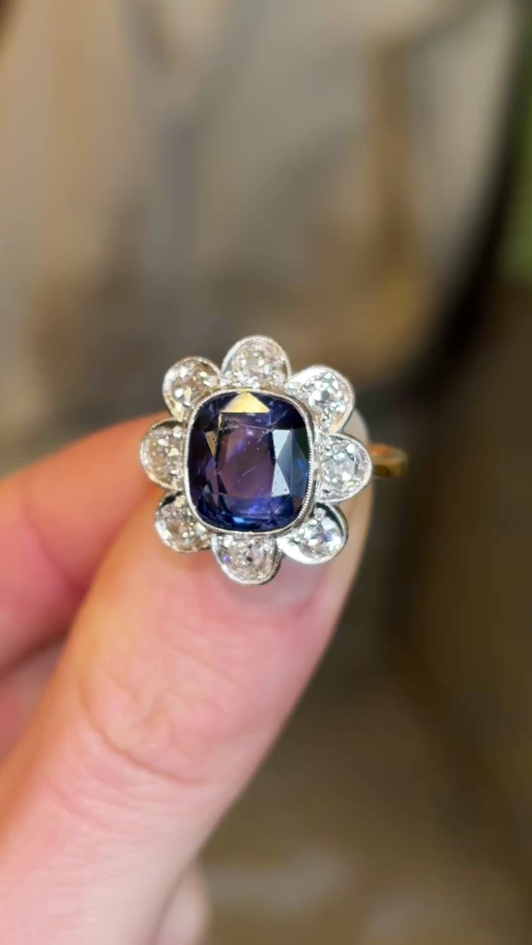 Antique, Edwardian 5ct cushion-cut sapphire & diamond daisy cluster ring
