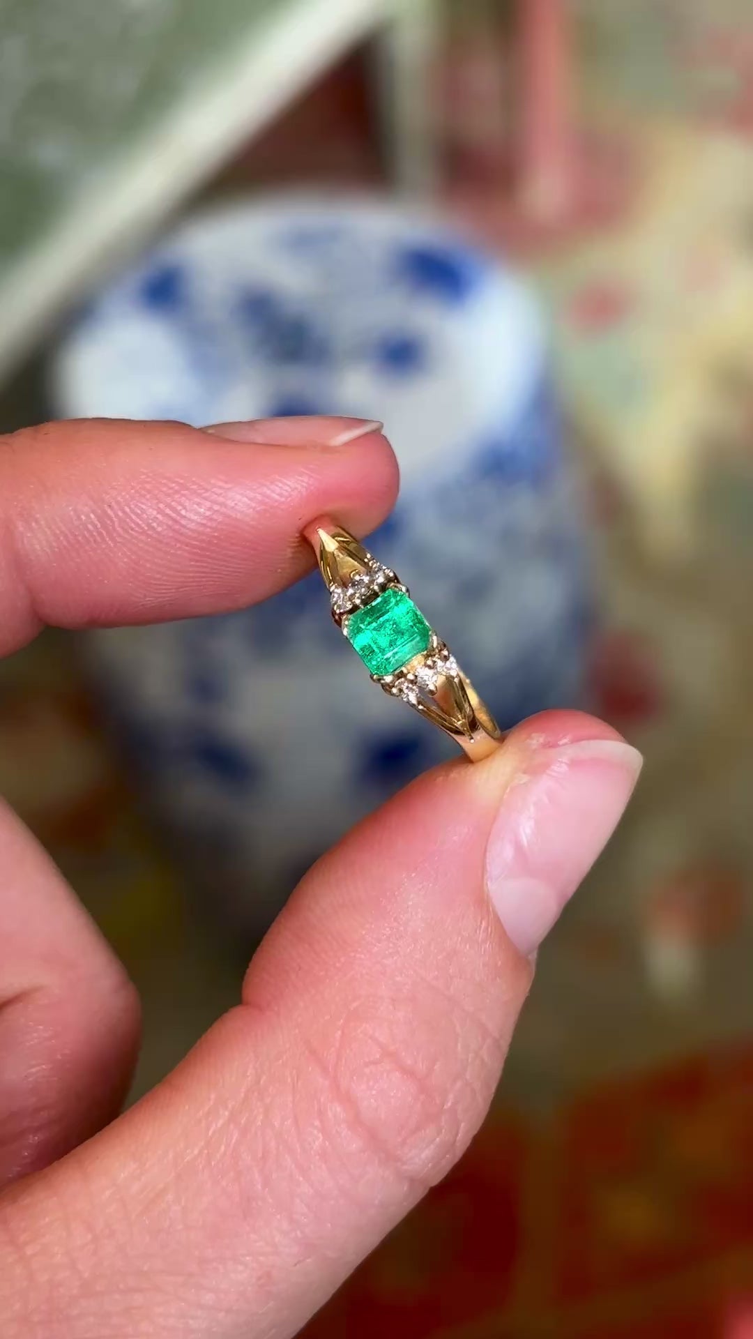 Vintage, 1960s emerald & diamond cluster ring