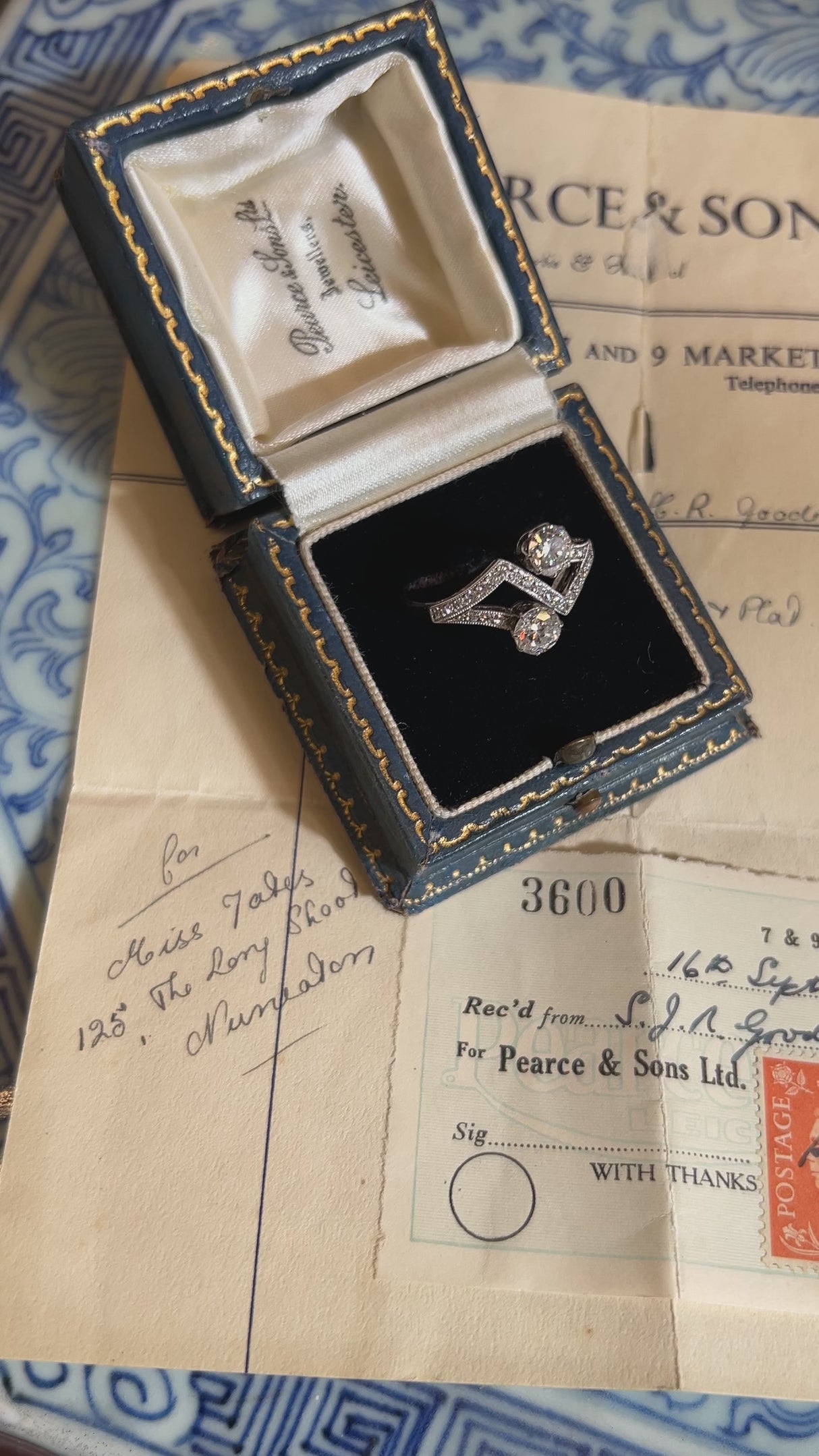 Vintage, 1940s toi et moi diamond engagement ring