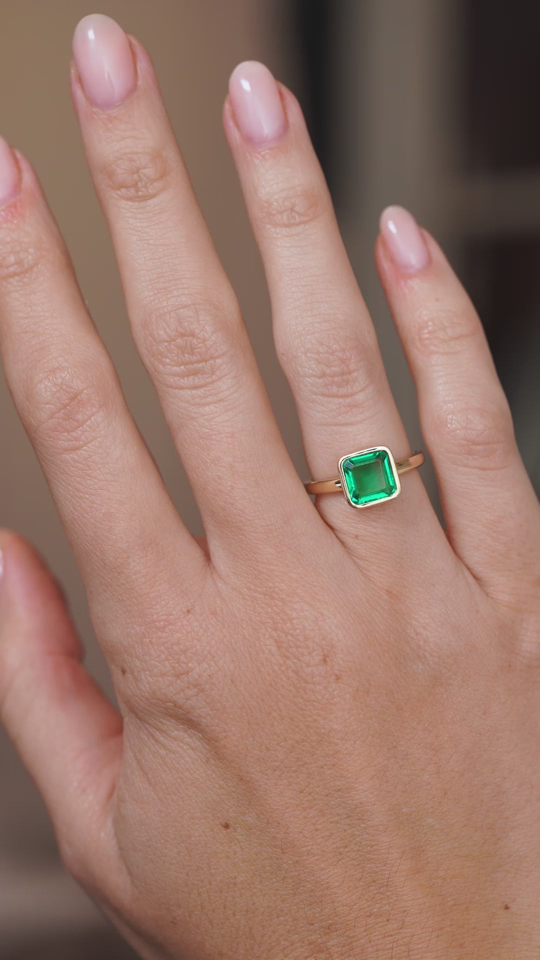 Video showcasing the Colombian emerald solitaire ring on the hand, with its rich green colour catching the light.