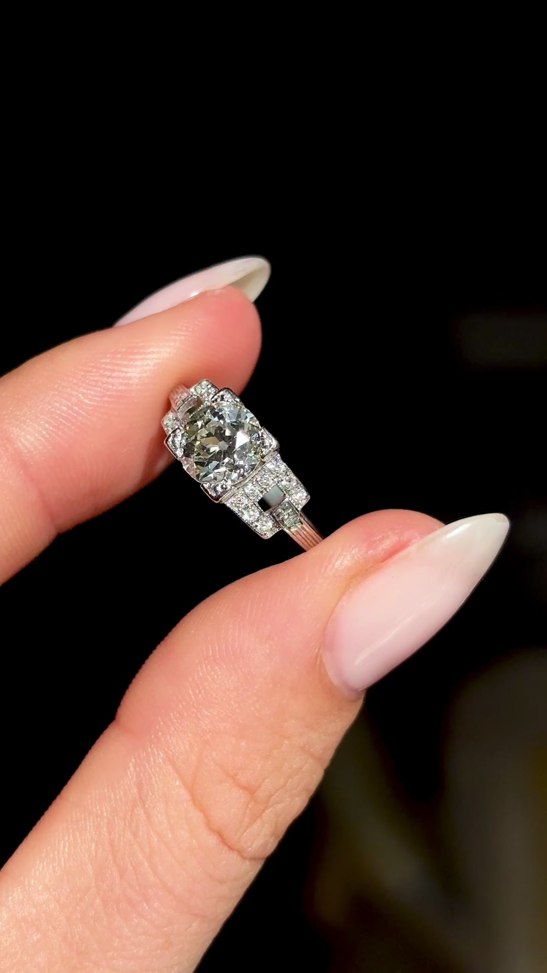 Vintage, Art Deco diamond engagement ring