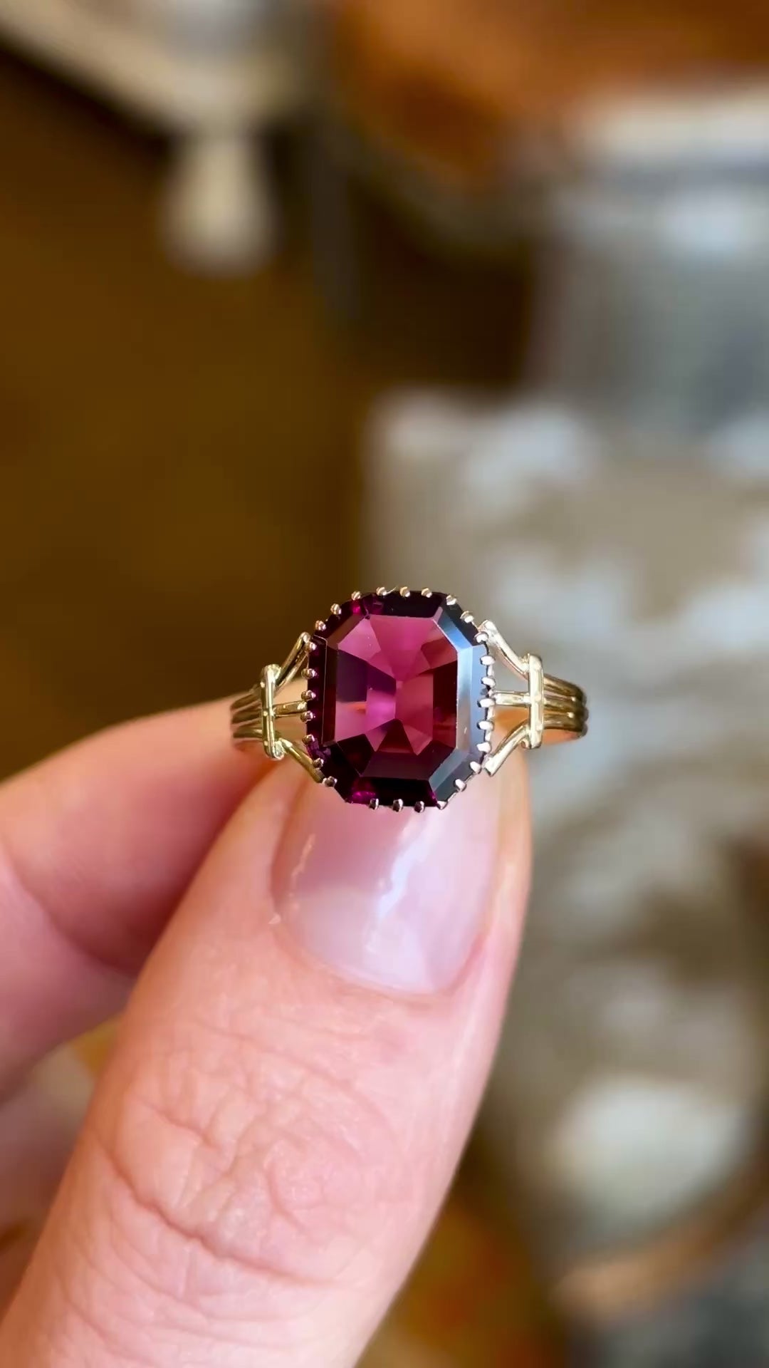 Antique, Victorian single stone garnet ring