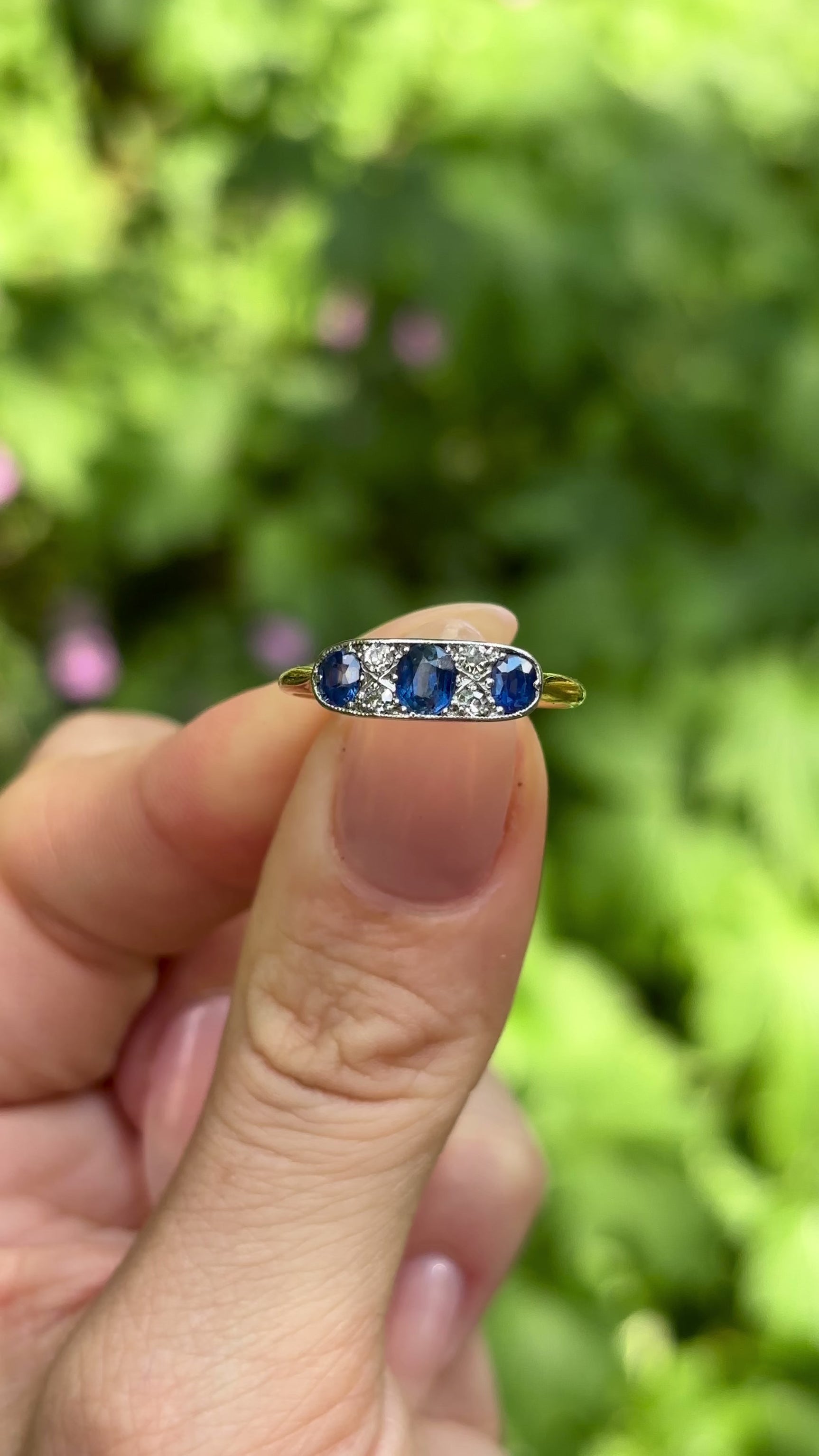 Vintage, Art Deco sapphire three-stone ring, 18ct yellow gold & platinum