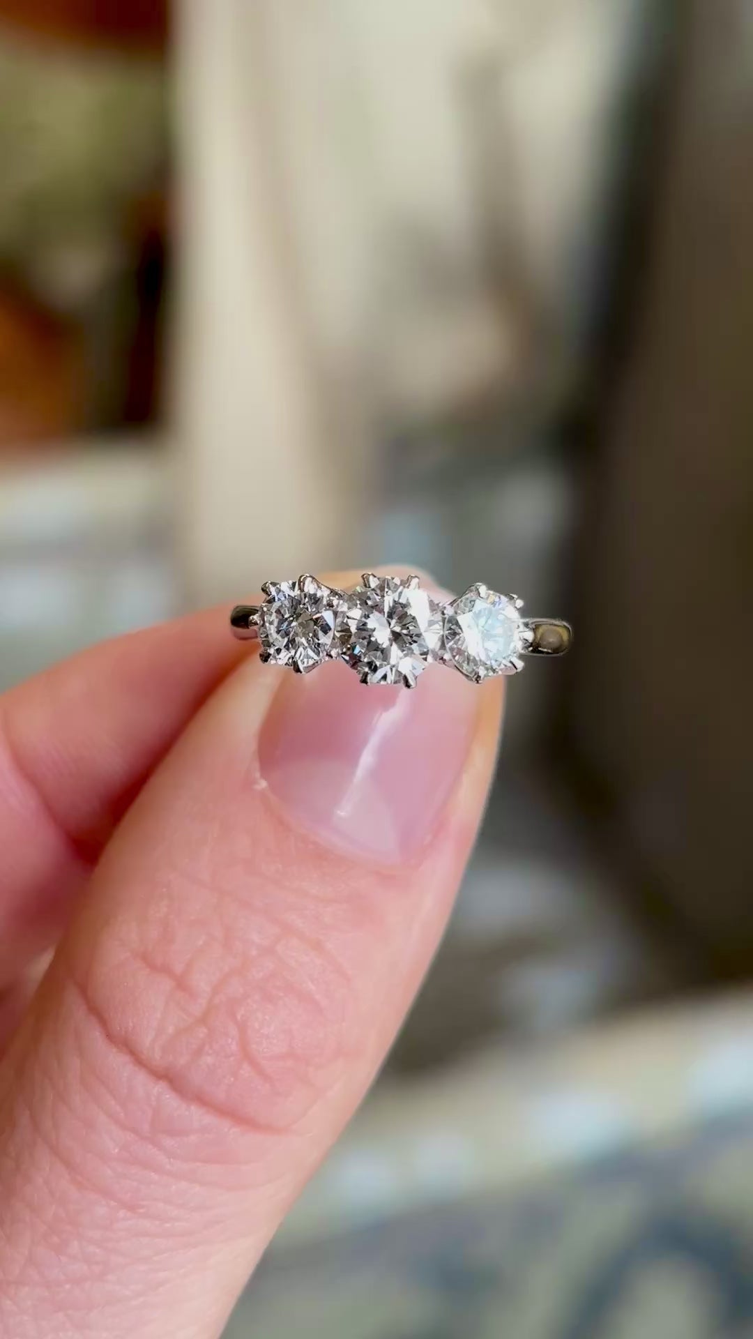 Vintage, 1940s three-stone diamond ring