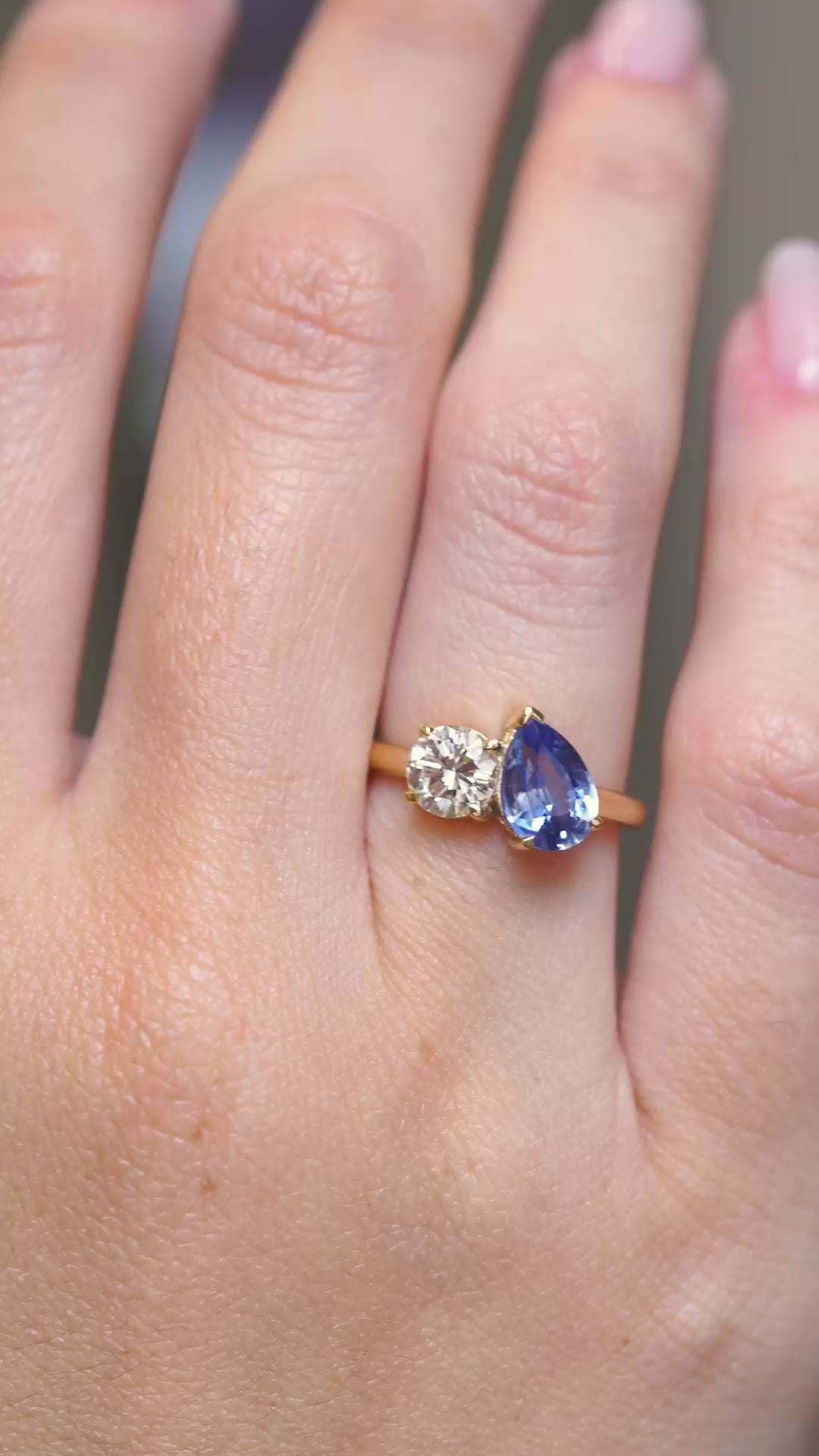 Video of a pear-cut sapphire and round diamond Toi et Moi ring worn on the hand