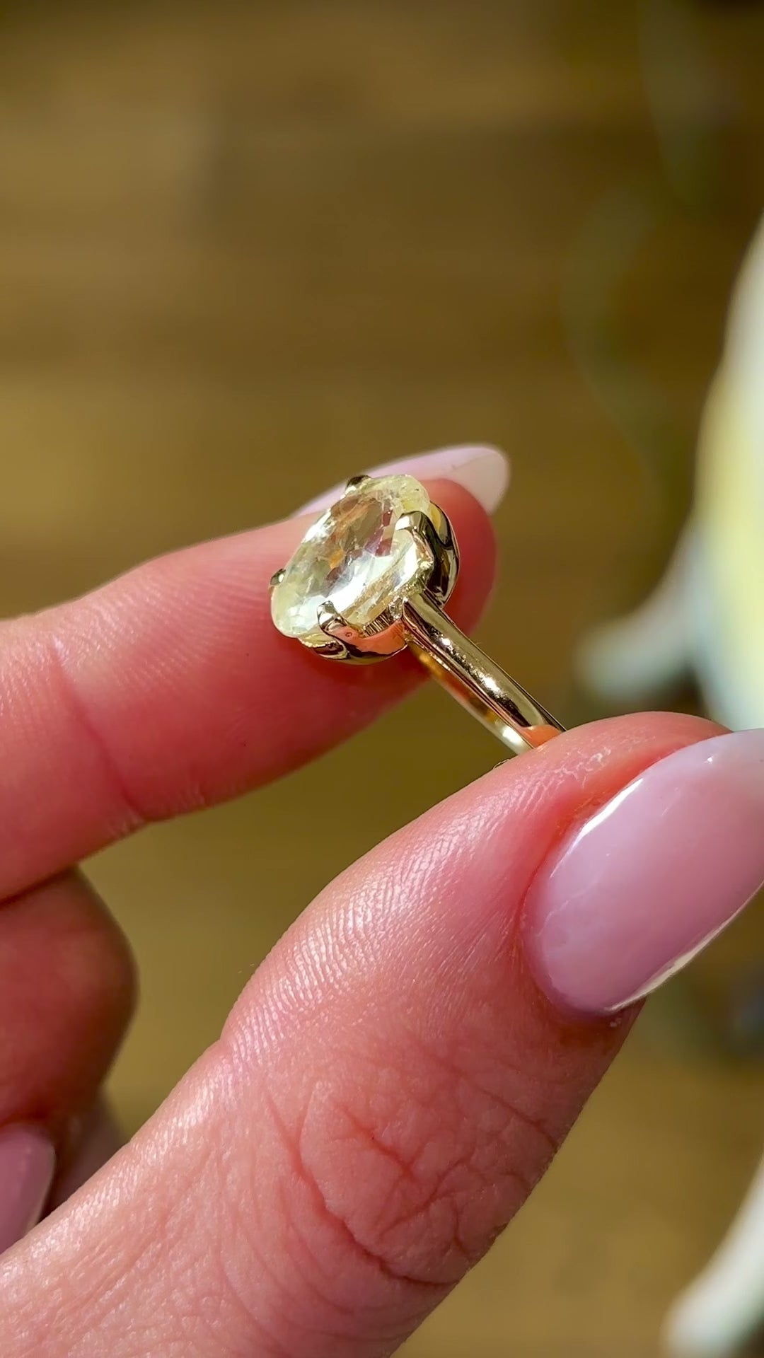 Vintage, 1970s yellow-champagne sapphire single-stone ring