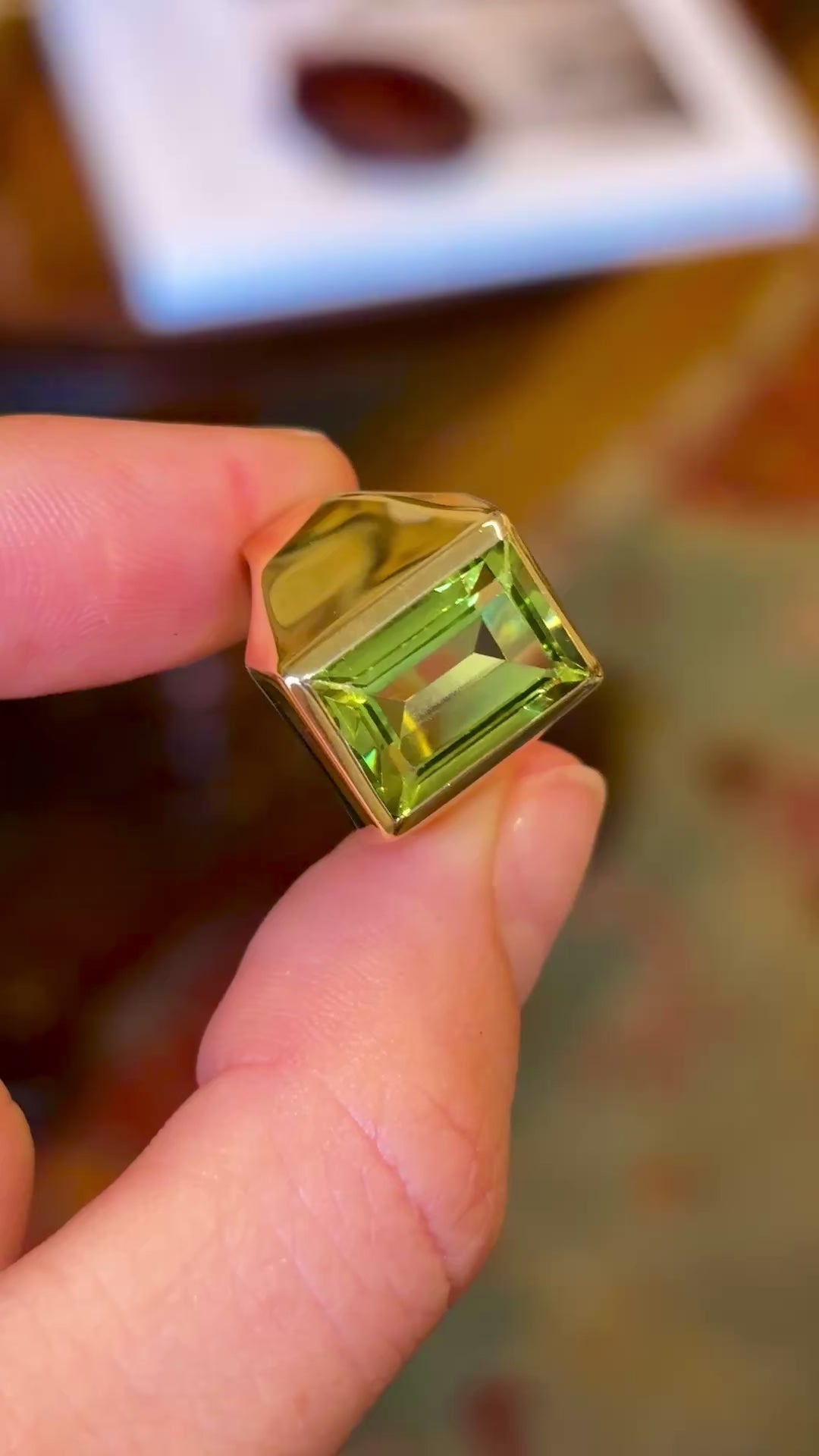 Vintage, 1980s peridot-set signet ring