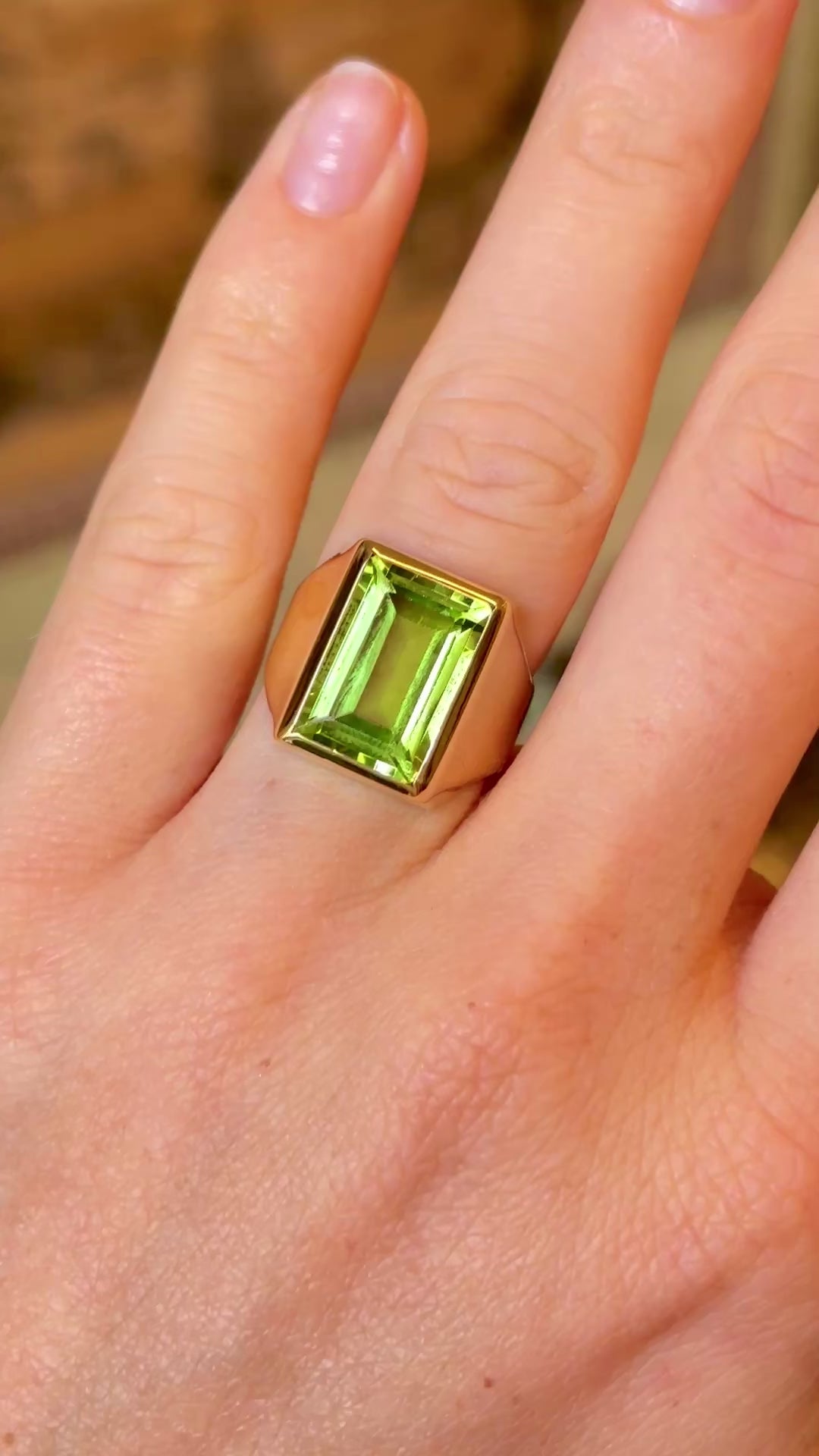 Vintage, 1980s peridot-set signet ring