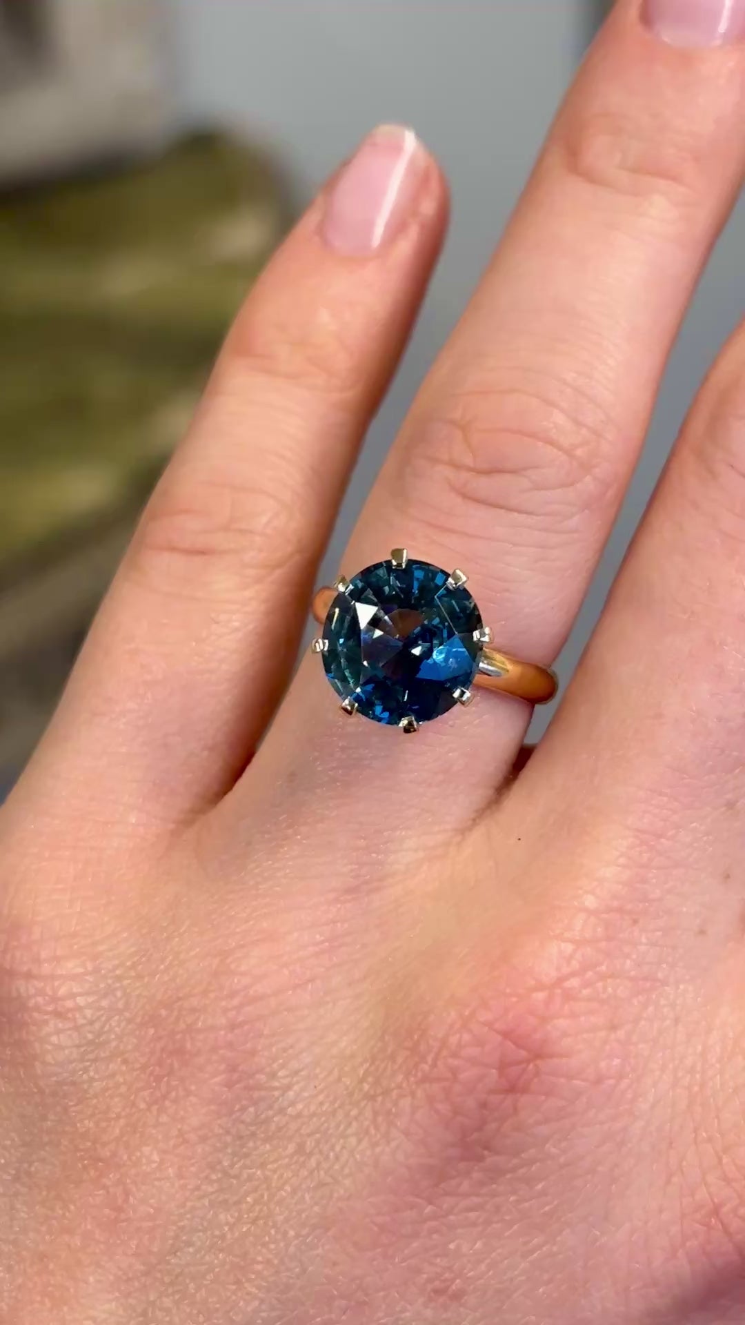Vintage, 1980s single-stone teal sapphire ring