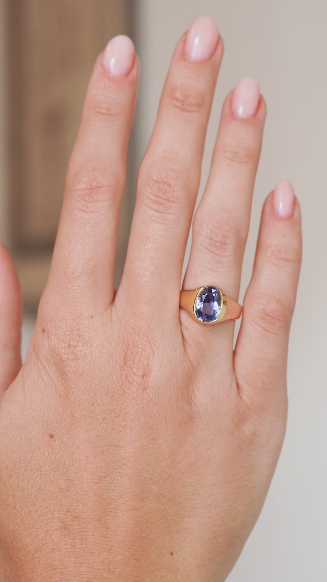 Video of the Victorian sapphire engagement ring on the hand, capturing the natural Ceylon stone’s colour and sparkle.