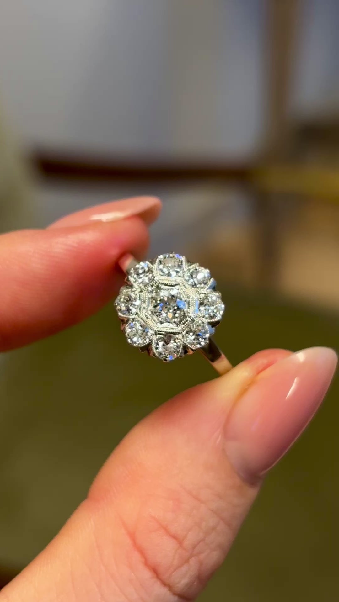 Vintage, 1930s diamond cluster ring