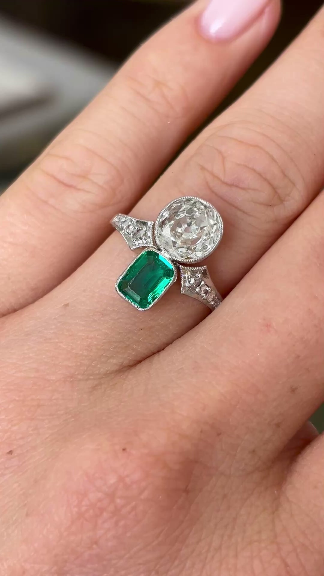 Antique, Edwardian emerald & diamond toi et moi ring