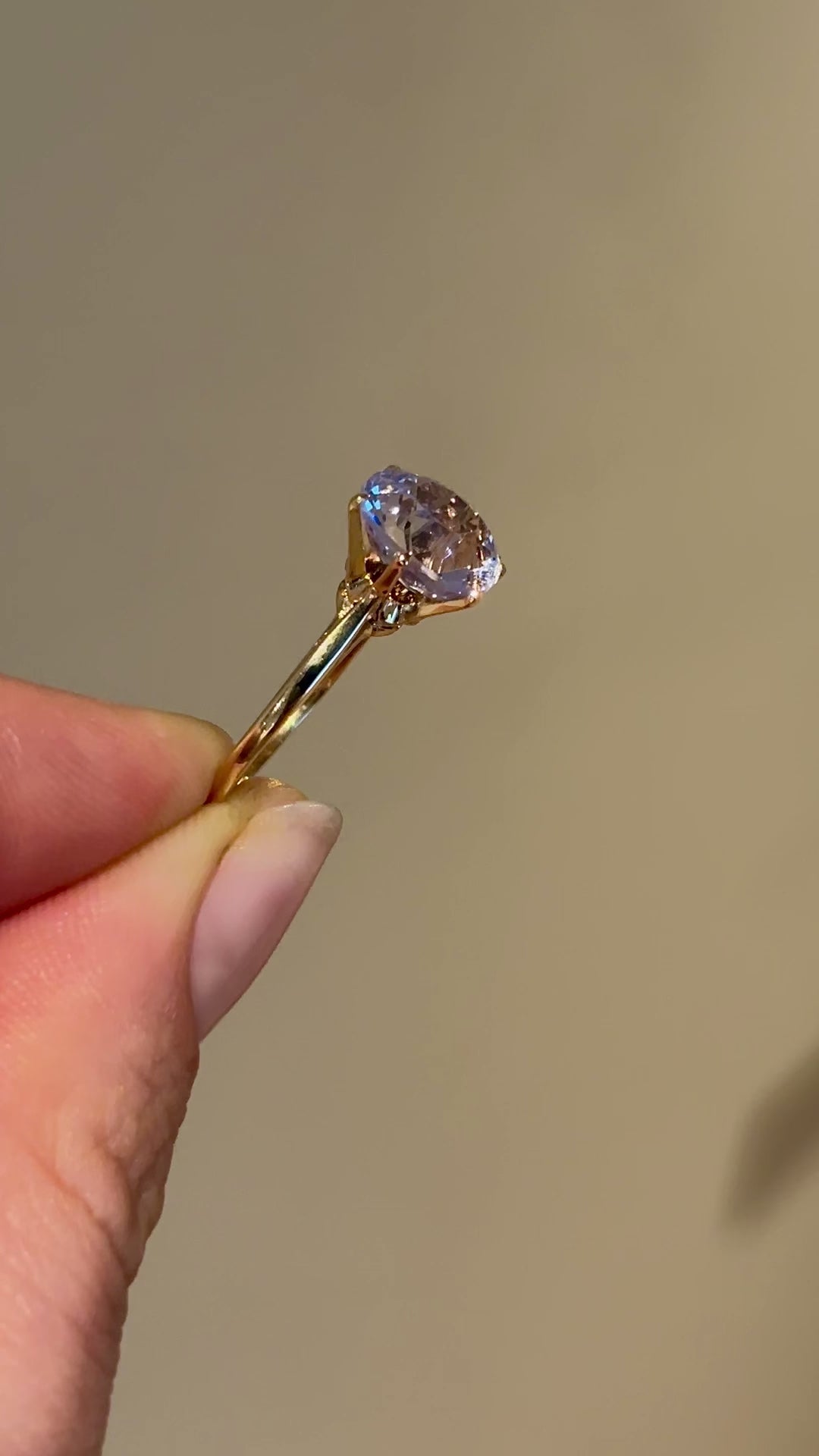 Antique, single-stone lilac sapphire ring 14ct yellow gold